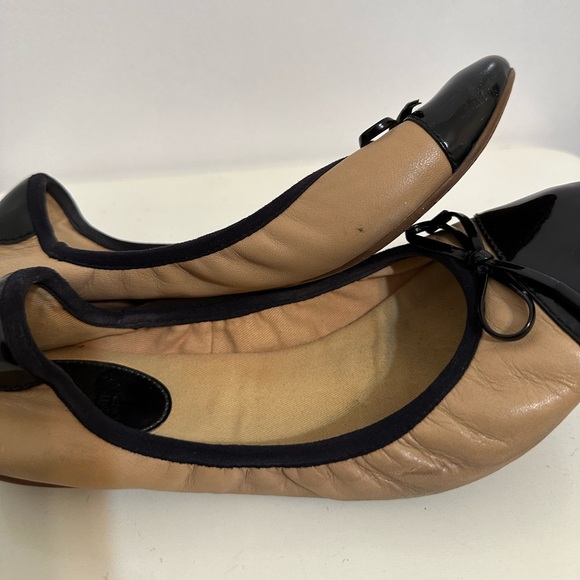 *PRE-LOVED* MICHAEL KORS Juliette Tan & Black Leather Ballet Flats - Picture 4 of 8